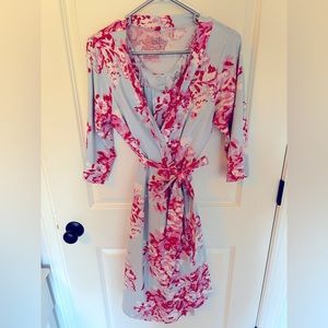 Labor dress with matching robe. Size small/medium. Company baby be mine